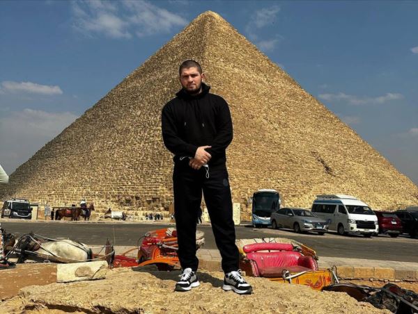 Хабиб выложил фото на фоне пирамиды Хеопса: «Египет» 