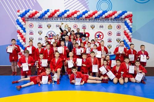 
<p>                                В Новосибирске состоялся один из самых крупнейших турниров по самбо среди детей</p>
<p>                        